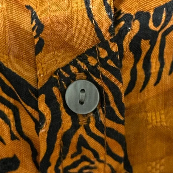 Women’s Jane & Delancey Orange Plaid Button Down with Zebras Whimsical Sz M 🧡🦓 - Picture 7 of 7